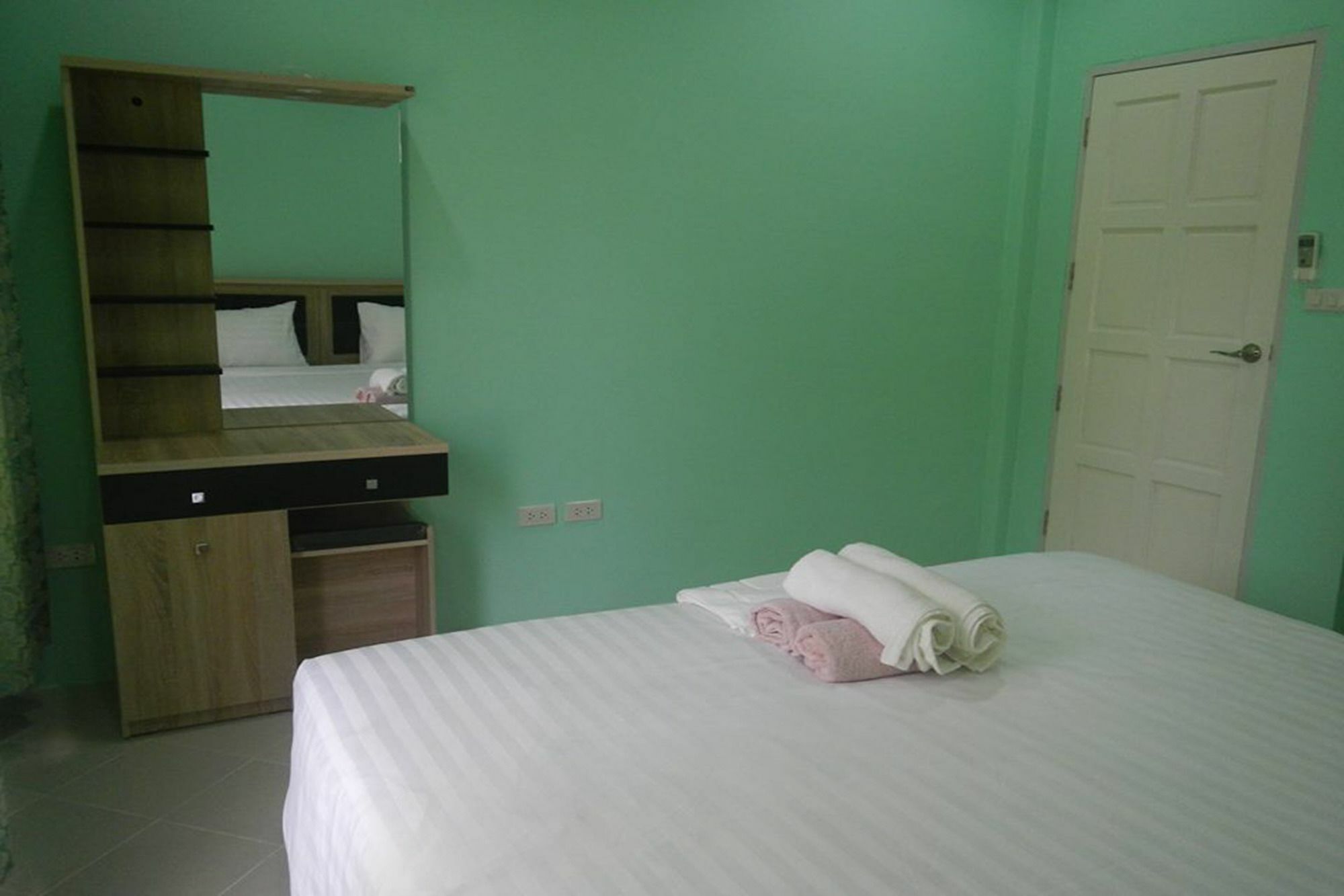 Pat'S Hideaway Bungalows 罗勇 外观 照片